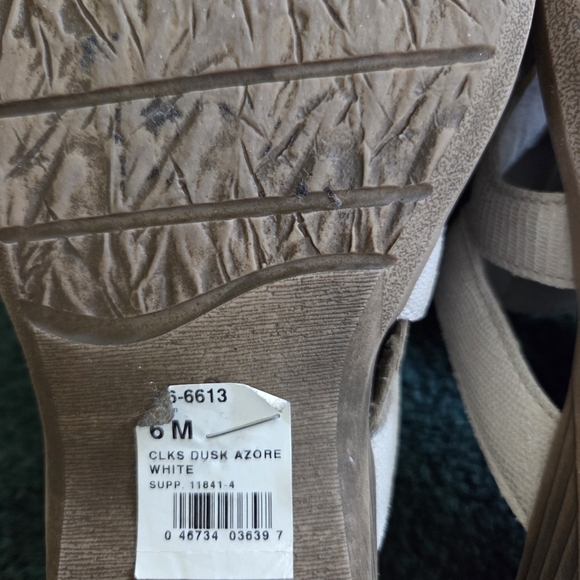 Clarks Silver Sandals with Ruffled Design - Picture 4 of 4